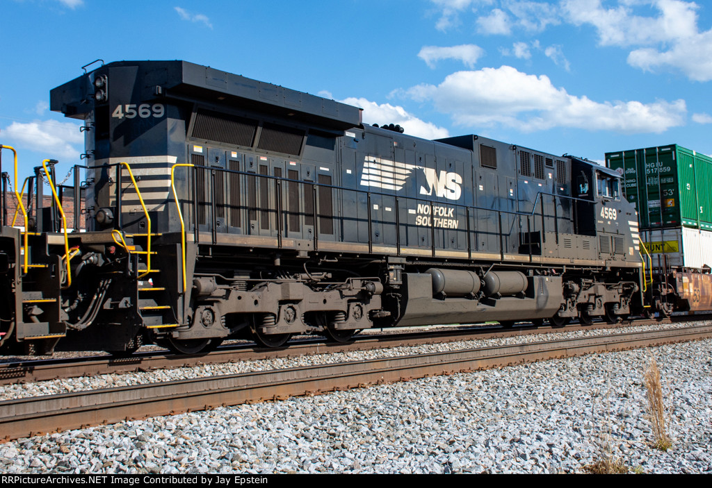 NS 4569 trails on a northbound intermodal  